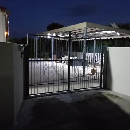 Casa Bandiera Blu בית נופש מנפי